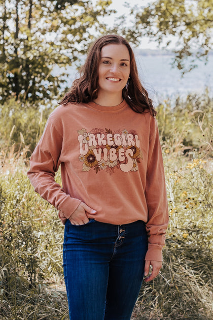 Lakegirl Women & Ladies Lake Apparel,Sweathirts,T-shirts,Hats,Gifts